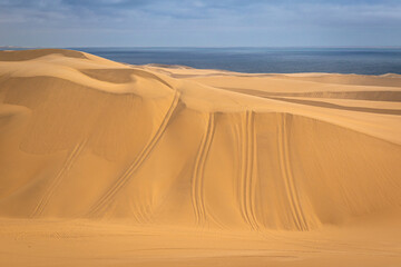 Sandwich Harbour in Namibia - eine Landschaft zwischen riesigen Dünen, Wüste und dem Atlantik