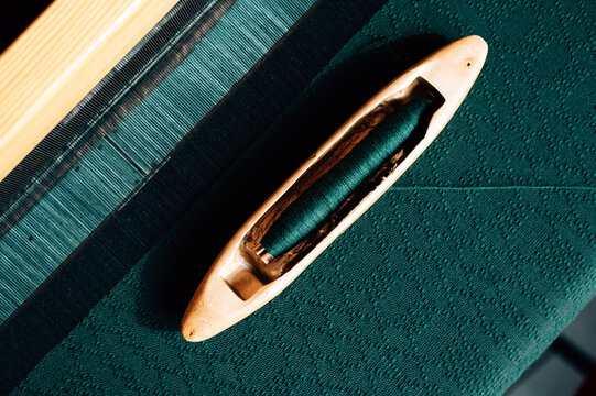 Weaving shuttle on the warp