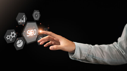 Marketer pointing to icon and shows SEO concepts, optimization analysis tools, search engine rankings, social media sites based on results analysis data,Ranking the best sites for search