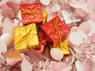 プレゼントボックス　赤　リボン　箱　ギフト