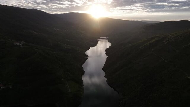 Ca&ntilde;on y Ribera del Rio Sil en la Ribeira Sacra