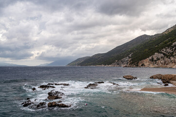 Fotografia wykonana na brzegu Adriatyku w miejscowości Dingač na półwyspie Pelješac w Chorwacji.