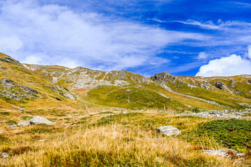 Livigno, Forcola di Livigno, Passo Forcola, Passstrasse,  Bergpass, Alpen, Piz Orsera, Piz dals Lejs, Monte Vago, Wanderweg, Bergwiesen, Fluss, Spöl, Berninagruppe, Herbst, Herbstfarben, Zoll, Italien