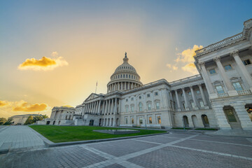 Fototapeta premium United States Capitol under an orange and blue sky at sunset