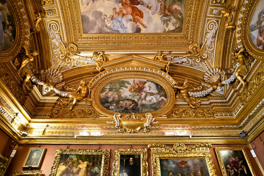 A Glimpse into Grandeur: The Antique Ceiling of Palazzo Pitti