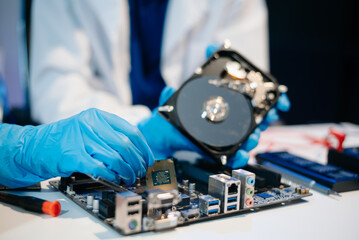 Obraz premium Showcasing expert computer hardware assembly and hard drive installation with precision