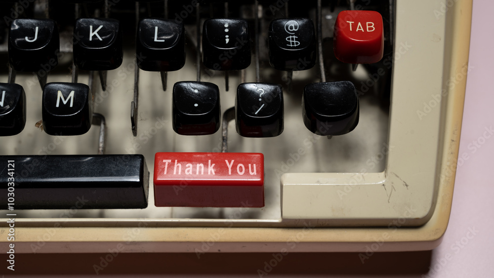 Fototapete a typewriter with a red and black button that says 