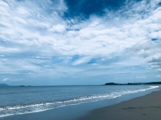 Fototapeta premium The calm sea waves on the beach are very beautiful and cool. 