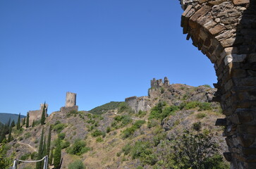 RUINES DES CHÂTEAUX CATHARES DE LASTOURS XII-XIII éme SIÈCLE