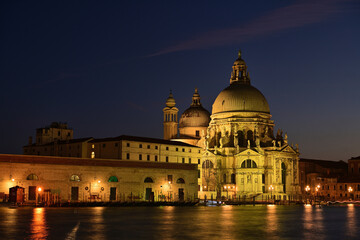 Fototapeta premium Venedig - Santa Maria della Salute bei Nacht