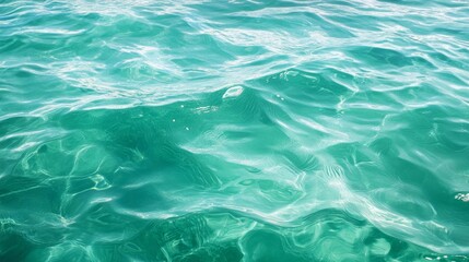 Obraz premium Green-blue ocean water with gentle ripples, natural background. 