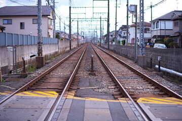 奈良県の田原本町から近鉄橿原線を見る