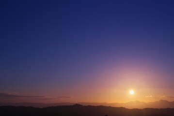 2018年の初日の出を奈良県の神野山からのぞむ