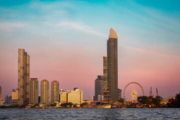 Obraz premium Pink and blue Skyline of Bangkok, Thailand during sunset