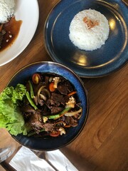 Savory Black Pepper Lamb with Fragrant Rice: A Flavorful Delight