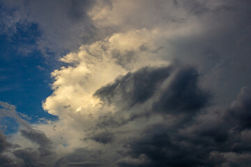 Obraz premium storm clouds At sunset