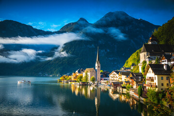 Hallstatt, wsch&oacute;d słońca, G&oacute;rna Austria. 