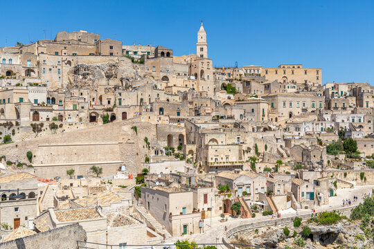 Vue sur le Sasso Barisano depuis la Piazza Madonna de Idris, &agrave; Matera, Italie
