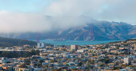 Obraz premium Aerial View of Golden Gate Bridge and San Francisco Skyline