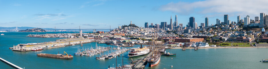 Obraz premium Aerial View of San Francisco Skyline with Transamerica Pyramid
