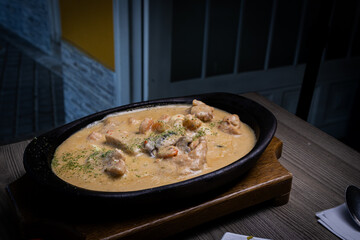 Amarillo a la Monseñor: A beautifully plated dish featuring yellow fish in a rich, traditional sauce. The vibrant colors and intricate details showcase this exquisite Colombian specialty, set elegantl