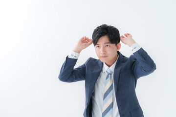 ヘアセットをするビジネスマン