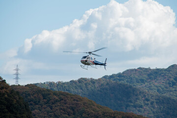 Fototapeta na wymiar ユーロコプター　ヘリコプター　緊急　乗り物　空