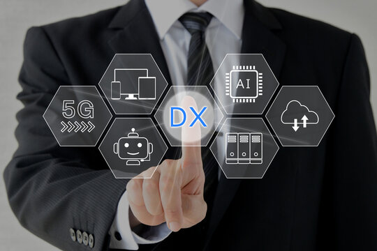 DX化を推し進めるビジネスマンのイメージ