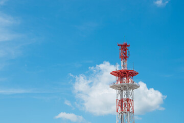 電波塔　空　青空　無機物　赤白