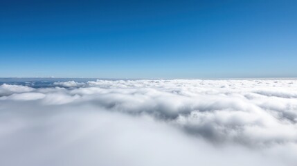 Obraz premium Serene Cloudscape Above a Clear Blue Sky