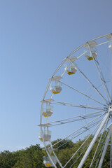 Obraz premium Ferris Wheel Against a Clear Sky