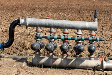 Water filtering system to retain dirt, weed seeds, algae and other small particles used in drip irrigation systems