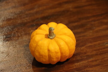 黄色いミニカボチャ