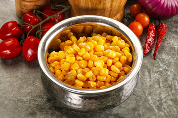Sweet canned ripe corn grain