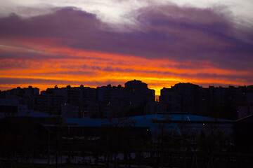 Fototapeta premium sunset, sky, clouds, city, sun, silhouette, sunrise, evening, orange, cloud, dusk, night, nature, building, skyline, urban, red, landscape, blue, light, dark, buildings, cityscape, architecture, dawn