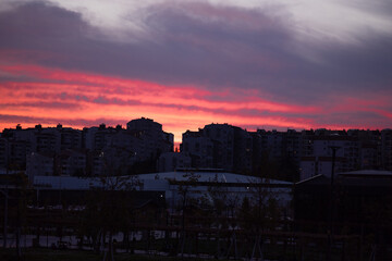 Fototapeta premium sunset, sky, clouds, city, sun, silhouette, sunrise, evening, orange, cloud, dusk, night, nature, building, skyline, urban, red, landscape, blue, light, dark, buildings, cityscape, architecture, dawn
