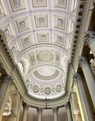 Obraz premium The beauty and architectural grandeur of the religious art of St. Mary's Basilica will not leave any parishioner or tourist indifferent.