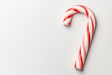 Obraz premium A single candy cane with red and white stripes, twisted perfectly, isolated on a white background