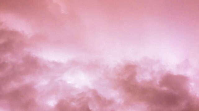 Niebla que se mueve lentamente en un entorno fantasmal. Fondo abstracto oscuro con colores rosados ​​espeluznantes y movimientos sinuosos.