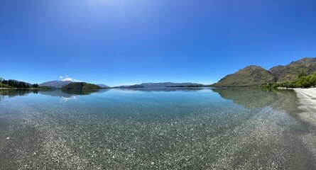 Fototapeta premium Beautiful views at the lake side of Glendhu Bay. Panorama of the lake. 