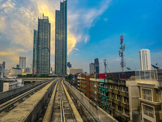 Naklejka premium city skyline at sunset