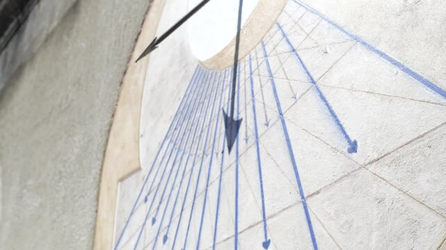 horloge solaire, vieux, soleil, ombre, temps, cadran, pierre, aiguilles, antique, méridien, histoire, astre, lumière, orientation, ciel, chaleur, science, jour, mesure, saisons, cadran solaire, sablie