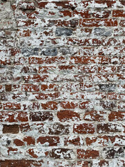 Mur de brique rouge et platre