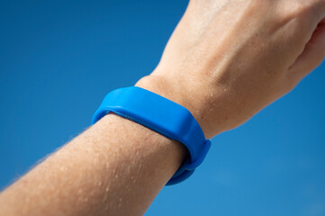 Blue access bracelet with a microchip. Contactless silicone key pass. Waterproof key bracelet....