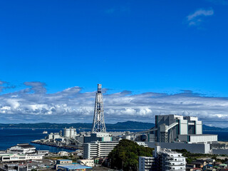 煙突のある風景　火力発電所と空　エネルギー