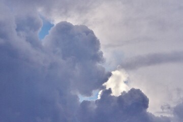 Imponentes nubes en el cielo 3