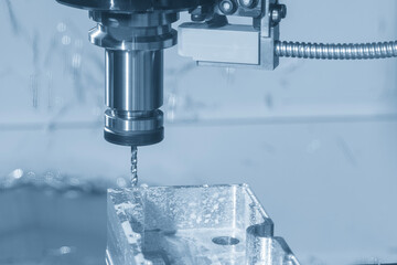 The CNC milling machine thread cutting process the aluminum parts by tapping tool.