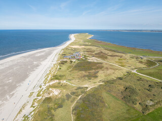Breiter Sandstrand auf der Insel Amrum an der Nordsee