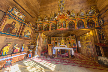 Wnętrze drewnianej cerkwi w Powroźniku. © Jacek