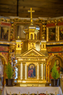 Zabytkowe tabernakulum w cerkwi w Powroźniku.